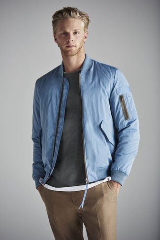 Как носить бомбер с футболкой с длинным рукавом мужчине