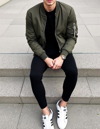 Как носить бомбер с низкими кедами мужчине