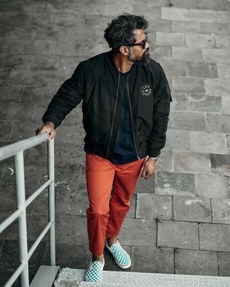 Как носить бомбер с слипонами мужчине