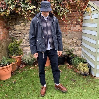 Как носить бомбер с ветровкой мужчине