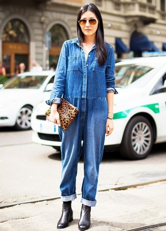 С чем носить коричнево-золотые солнцезащитные очки женщине