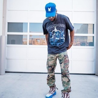 Какие брюки карго носить с коричневыми кроссовками