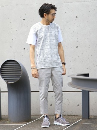 Какие брюки чинос носить с коричневыми кроссовками