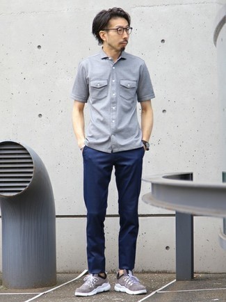 Какие брюки чинос носить с коричневыми кроссовками