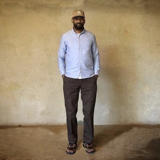 Какие брюки чинос носить с коричневыми кроссовками