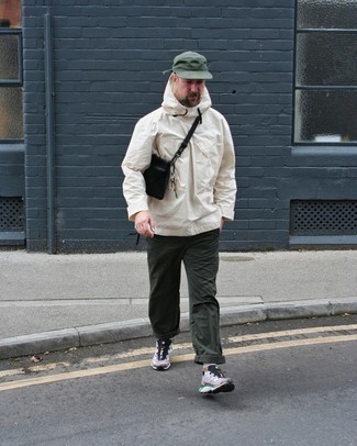 С чем носить коричневые кроссовки мужчине