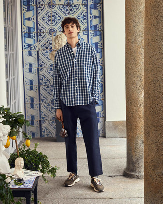 С чем носить коричневые кроссовки мужчине