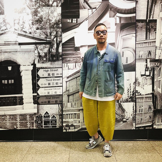 С чем носить коричневые кроссовки мужчине