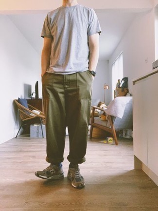 С чем носить коричневые кроссовки мужчине