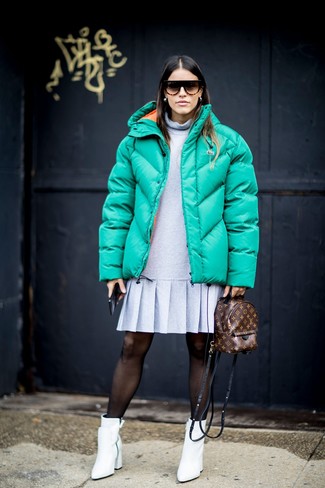 С чем носить коричневый рюкзак женщине