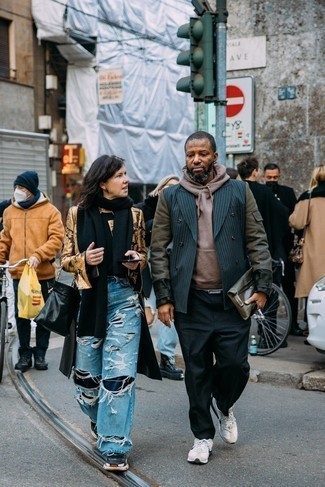 С чем носить коричневую сумку мужчине