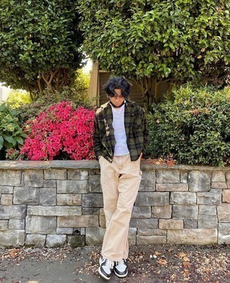 С чем носить коричневый браслет из бисера мужчине