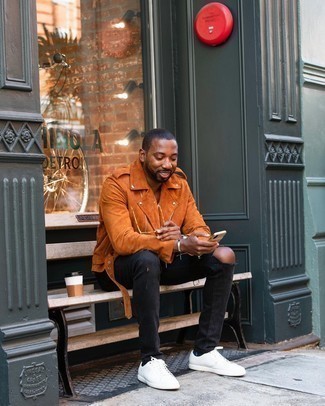 Какие джинсы носить с коричневой косухой мужчине