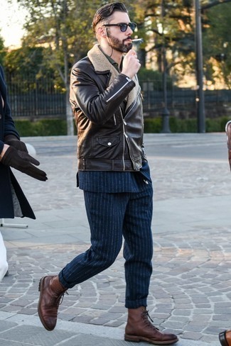 Какие костюмы носить с коричневой косухой