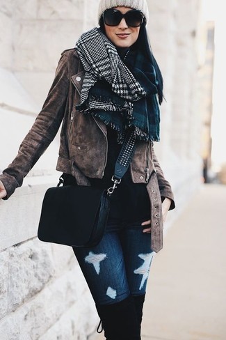 Какие водолазки носить с коричневой косухой женщине