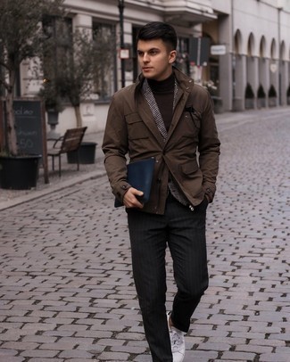 Как носить коричневый пиджак с черными брюками чинос