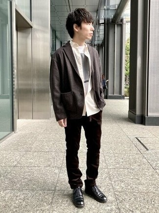 Как носить коричневый пиджак с коричневыми брюками чинос