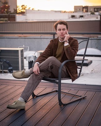 Как носить коричневый пиджак с коричневыми брюками чинос