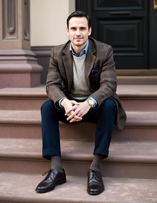 Как носить коричневый пиджак с коричневыми кожаными брогами