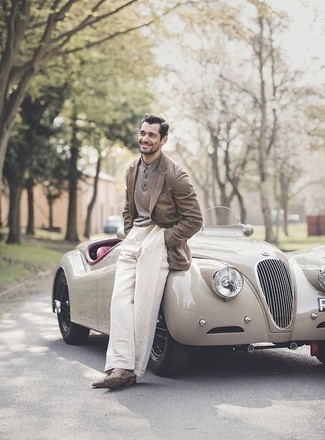 Как носить коричневый пиджак с коричневыми замшевыми ботинками дезертами