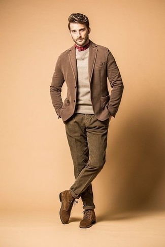 Какие повседневные ботинки носить с коричневым пиджаком мужчине