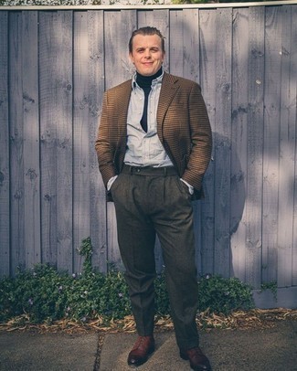 Какие повседневные ботинки носить с коричневым пиджаком мужчине