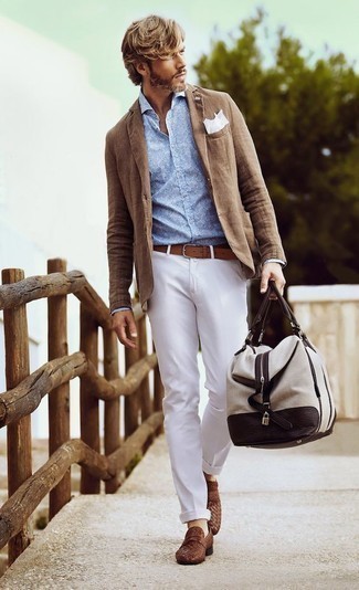 Какие брюки чинос носить с коричневым пиджаком