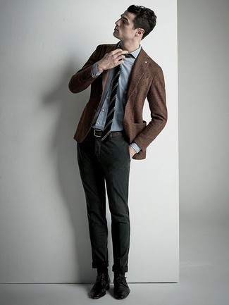 Какие брюки чинос носить с коричневым пиджаком