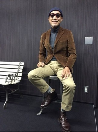 Какие ботинки дезерты носить с коричневым пиджаком