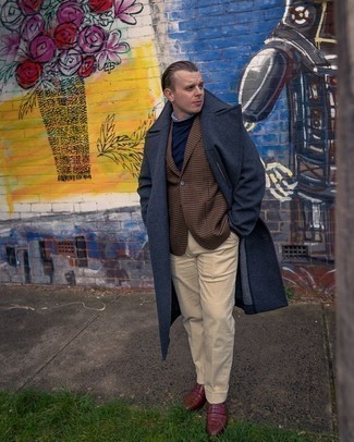 Как носить коричневый пиджак с серым длинным пальто