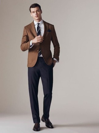 Какие лоферы носить с коричневым пиджаком мужчине