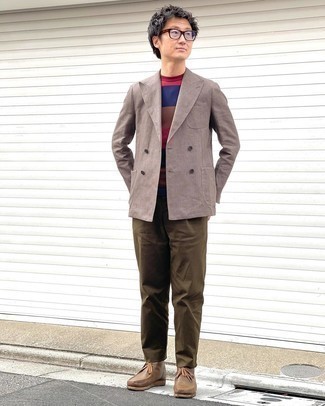Как носить коричневый пиджак с оливковыми брюками чинос