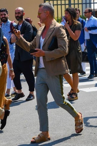 Какие сандалии носить с коричневым пиджаком мужчине