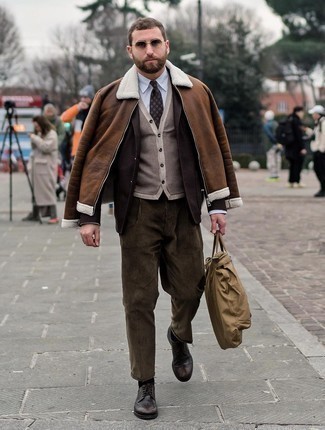 Какие короткие дубленки носить с коричневым пиджаком мужчине