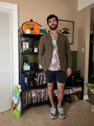 Какие шорты носить с коричневым пиджаком мужчине