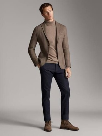 Какие водолазки носить с коричневым пиджаком мужчине