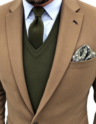 Какие свитера с v-образным вырезом носить с коричневым пиджаком мужчине