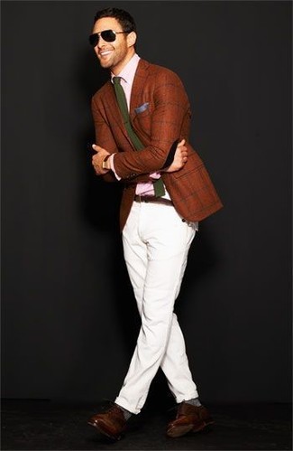 Как носить коричневый пиджак с белыми брюками чинос