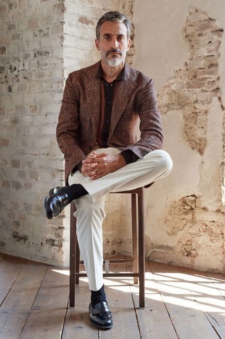 Как носить коричневый пиджак с белыми брюками чинос