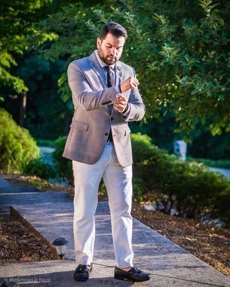 Как носить коричневый пиджак с белыми брюками чинос