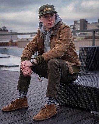 С чем носить коричневый бомбер мужчине