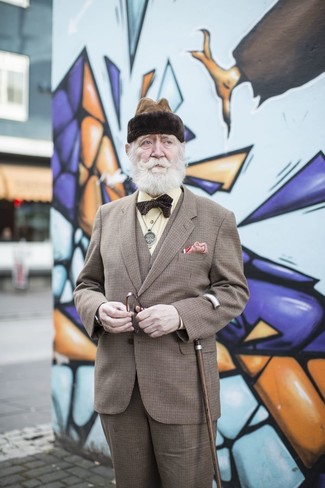 С чем носить коричневый галстук-бабочку мужчине