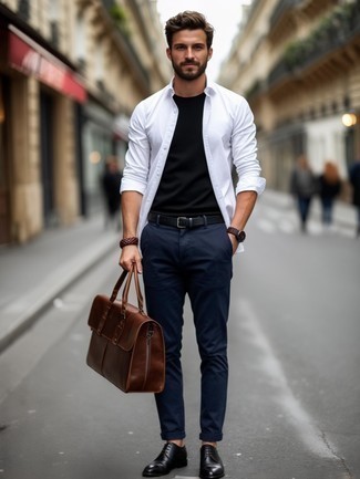 С чем носить коричневый браслет мужчине