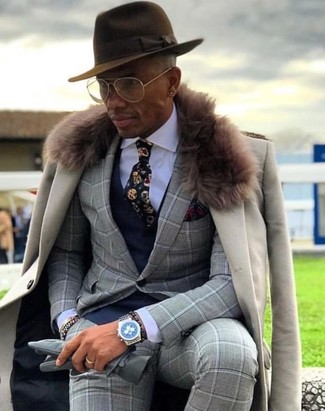 С чем носить коричневый браслет мужчине