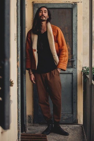 С чем носить коричневый браслет мужчине