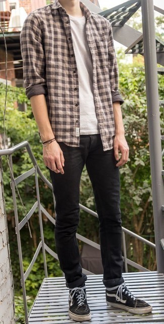 С чем носить коричневый браслет мужчине