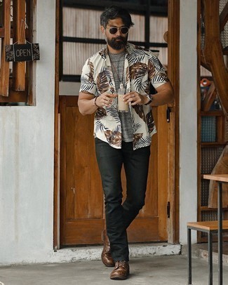 С чем носить коричневый браслет мужчине