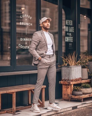 С чем носить коричневый браслет мужчине