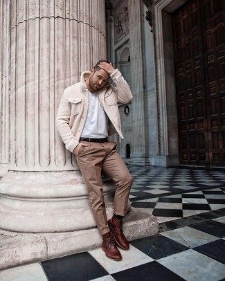 Какие брюки чинос носить с коричневыми ботинками броги