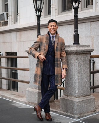 Какие костюмы носить с коричневыми ботинками броги